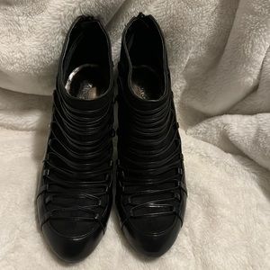 Carlos Santana Lovage black booties